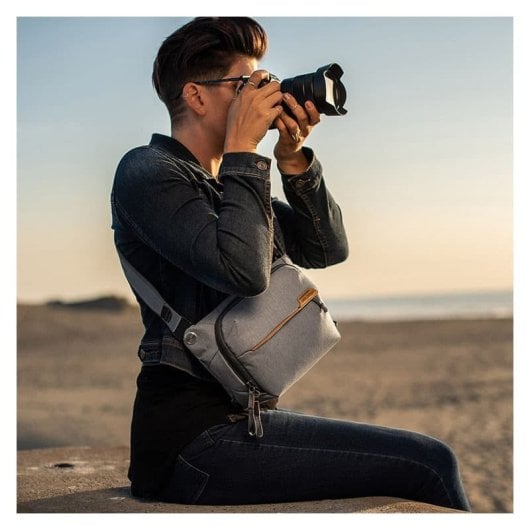 Mochila Bandoleira Peak Design Everyday Sling 3L V3 Cinza Ash