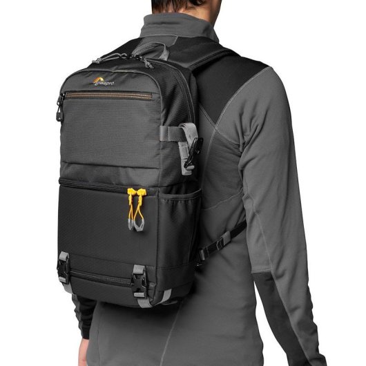 Mochila Lowepro Slingshot SL 250 AW III Preta para Câmera e Tablet 13 Polegadas