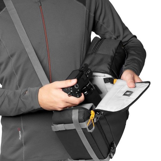 Mochila Lowepro Slingshot SL 250 AW III Preta para Câmera e Tablet 13 Polegadas