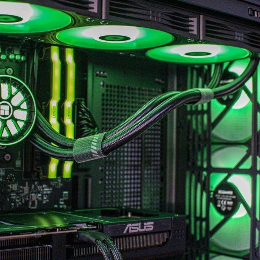 PC Sobremesa PCM Aeon Intel Core Ultra 5 250K Plus 32GB 1TB SSD RTX 5080 Windows 11 Pro
