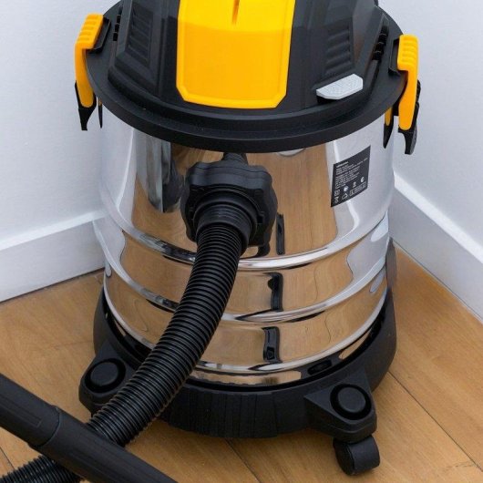 Aspiradora Industrial Klack 1200W Multiuso Sólidos Líquidos 20L