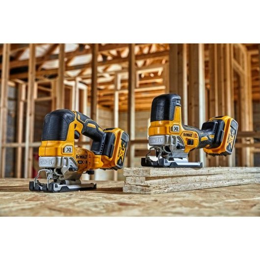 Sierra eléctrica DeWALT DCS335N-XJ 2 kg