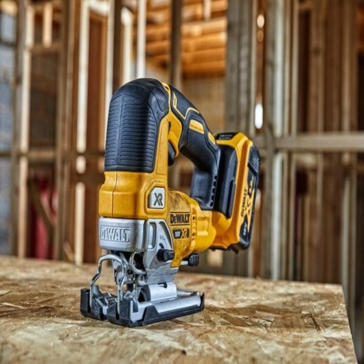 Serra elétrica DeWALT DCS334P2-QW 3200 spm 45°