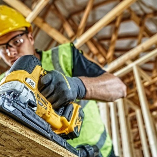 Sierra eléctrica DeWALT DCS334N-XJ 3200 spm 13,5 cm Batería