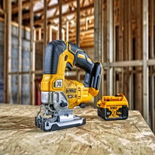 Sierra eléctrica DeWALT DCS334N-XJ 3200 spm 13,5 cm Batería