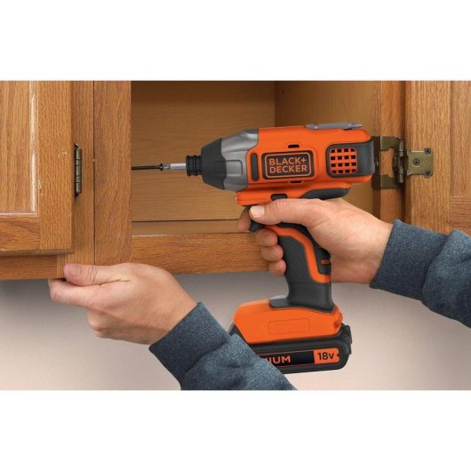 Llave de impacto Black & Decker BDCIM18N-XJ 18V 155 Nm 3000 RPM