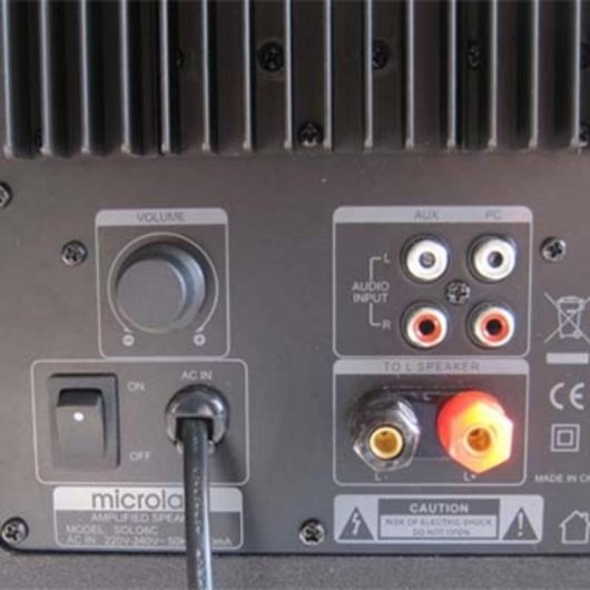 Altifalantes Microlab 2 vias com fio 100W madeira com tweeter e multi-room