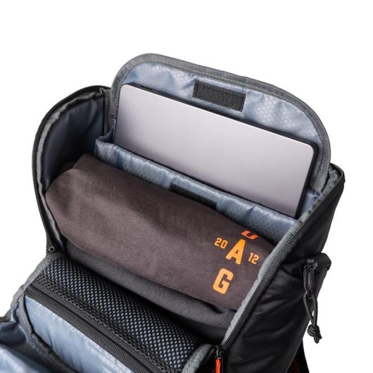 Mochila Urban Armor Gear Unisex 16" Negro Naranja Nylon