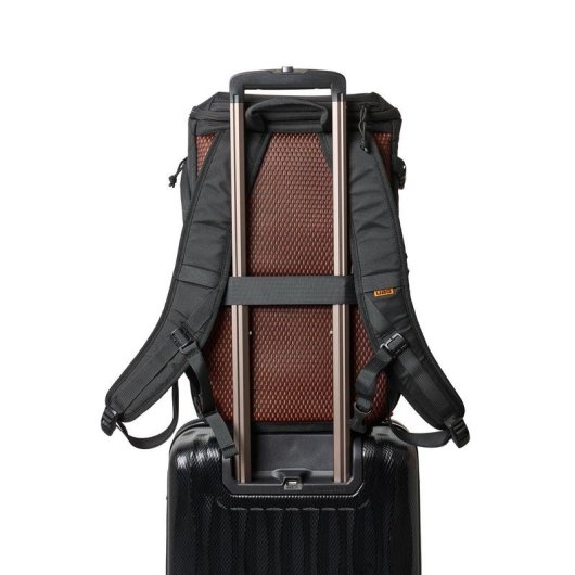 Mochila Urban Armor Gear Unisex 16" Negro Naranja Nylon