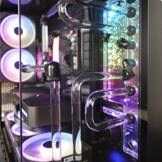 Desktop PcCom Custom Ryzen 9 9950X3D 64GB 4TB SSD RTX 5090 Windows 11 Pro