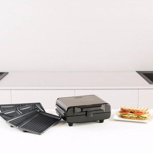 Sandwichera Taurus 900 W 3 placas intercambiables toque frío