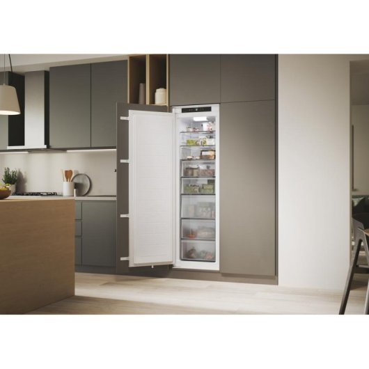 Congelador Candy CMT5518EVWF 220 L Clase E Wi-Fi Total No Frost