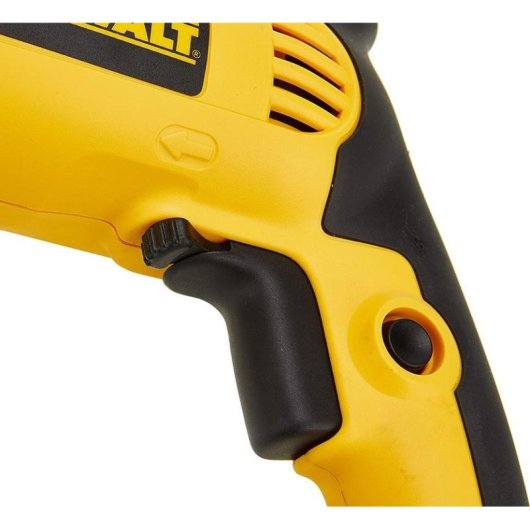 Furadora com martelo DeWALT DWD024 650W com chave