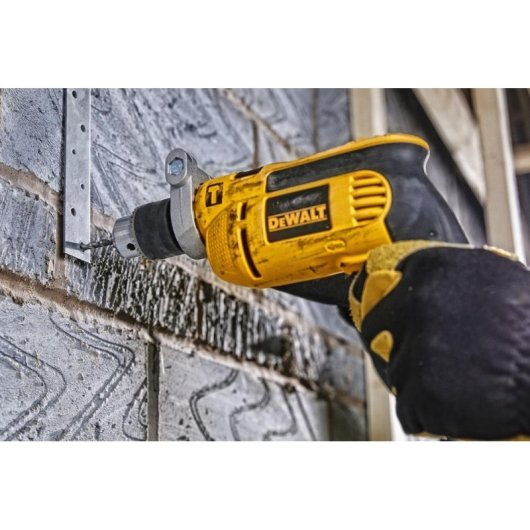 Furadora com martelo DeWALT DWD024 650W com chave