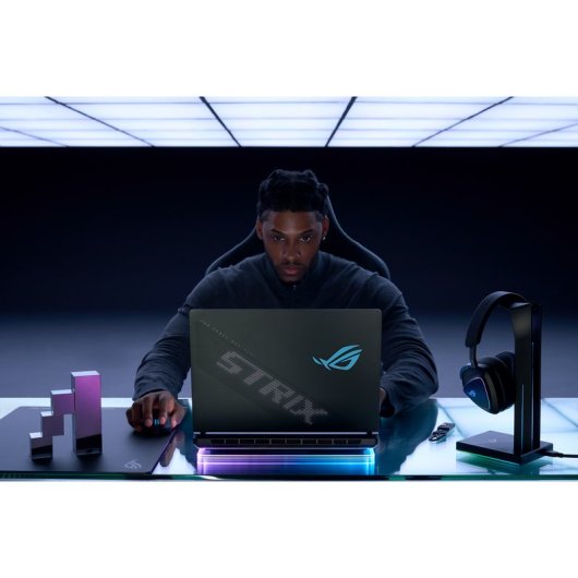 Portátil ASUS ROG Strix SCAR 18 G835LXG-TQ565W 18" Intel Core Ultra 9 32GB 2TB SSD RTX 5090 Windows 11