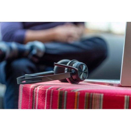 Auriculares HP Poly Voyager Focus 2 inalámbricos Bluetooth con Cancelación Activa de Ruido, Micrófono y USB-A, negros