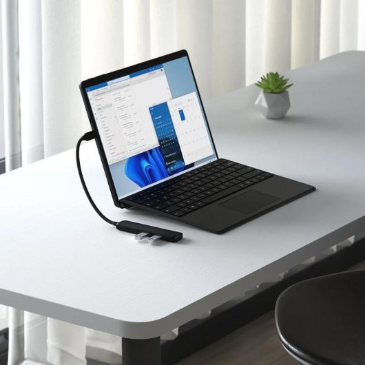 Hub Satechi 4 puertos 10 Gbps ST-P4SK con HDMI 4K y USB-C PD 100W