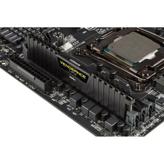 Mémoire RAM Corsair Vengeance LPX 32Go 4x8Go DDR4 2666MHz CL16 Noir Heatsink