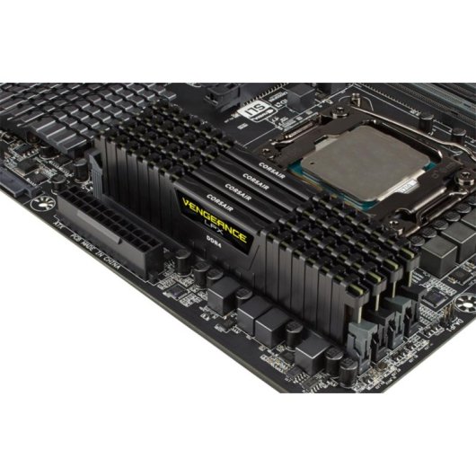 Mémoire RAM Corsair Vengeance LPX 32Go 4x8Go DDR4 2666MHz CL16 Noir Heatsink