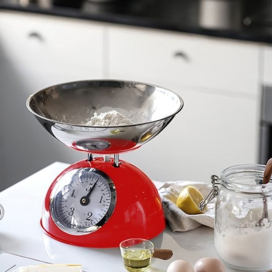 Báscula De Cocina Retro Klack Con Cuenco De Acero Inoxidable 1.8l, Capacidad 5kg, Mecánica De Alta Precisión Y Diseño Vintage Atemporal - Rojo