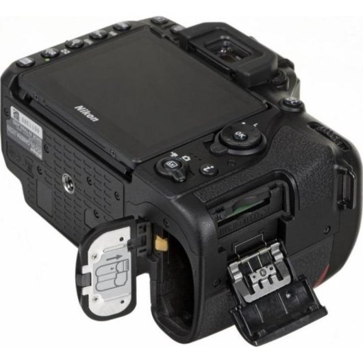 Spiegelreflexkamera Nikon D7500 Gehäuse 20,9 MP 4K Ultra HD WiFi AF 51 Punkte