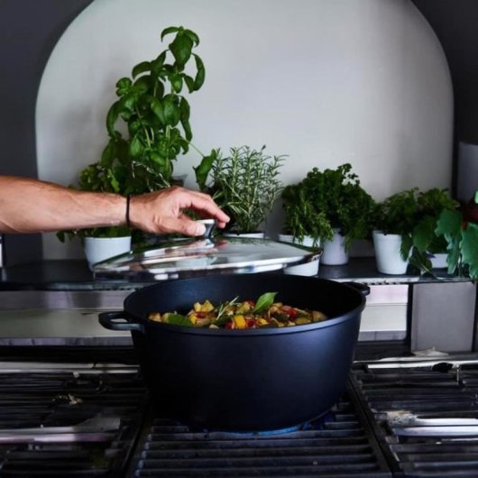 Baumalu Cazuela Alta 36 Cm, 13,4 L, Aluminio Colado Con Interior Cerámico Antiadherente Sin Pfas Y Tapa De Vidrio, Apta Horno Hasta 240 °c Sin Tapa Y 180 °c Con Tapa, Negra