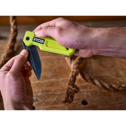Cuchillo De Bolsillo Plegable Ryobi Rhckf-3 Con Hoja Drop Point De Acero Inoxidable Al Carbono Recubierta Negra, Apertura Con Un Dedo Y Bloqueo De Seguridad, Empuñadura Texturizada Verde/negra