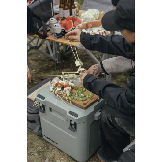 Dometic Cool Ice Ci 28 Cooler Rotomoldeada 28l Moss, Aislamiento Pu, Asa Y Asas Laterales, Cierres A Presión Con Apertura Segura A Una Mano, Bandeja Interior