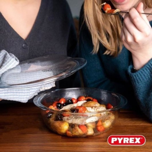 Pyrex Classic Cazuela Redonda De Vidrio Borosilicato 2,1 L Con Tapa, 20 Cm. Resistente Al Calor -40 °c A 350 °c, Asas Ergonómicas, Apta Para Horno Microondas Y Lavavajillas