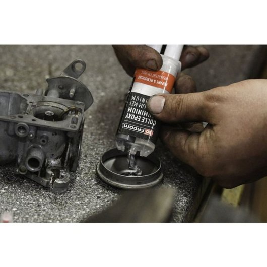 Facom Resina Epoxi Bicomponente Con Partículas De Aluminio En Jeringa 28 G, Para Reparar Y Rellenar Metal Y Otras Superficies, Con Punta Mezcladora Y Tapón Reutilizable
