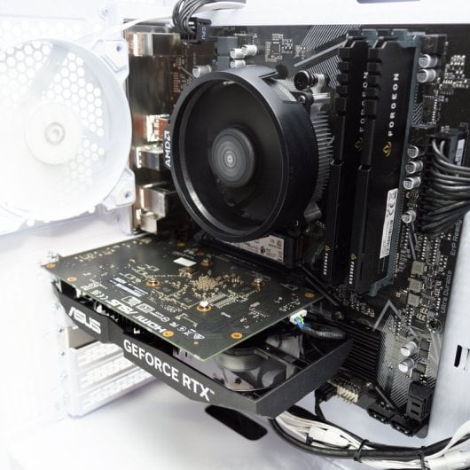 PcCom Cosmos AMD Ryzen 5 5500 / 16GB / 1TB SSD / RTX 3050 / Windows 11 Home