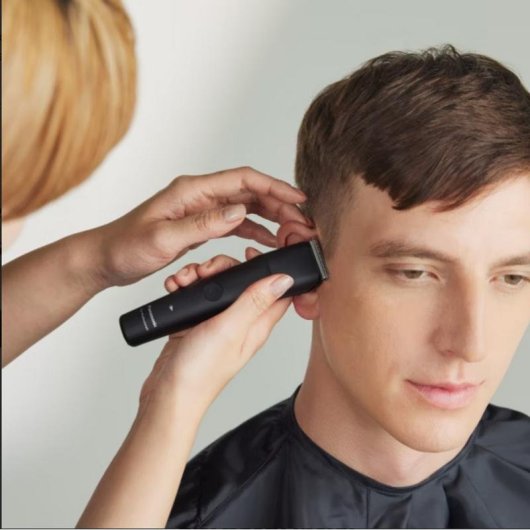 Tondeuse Professionnelle Panasonic ER-GP23 Sans Fil 100min 2 Sabots Légère Ergonomique