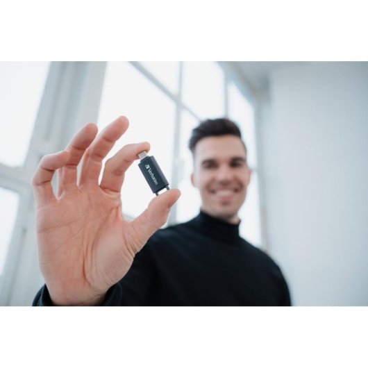 Chiavetta USB Verbatim Store 'n' Go 32GB USB Tipo C Scorrevole Nera