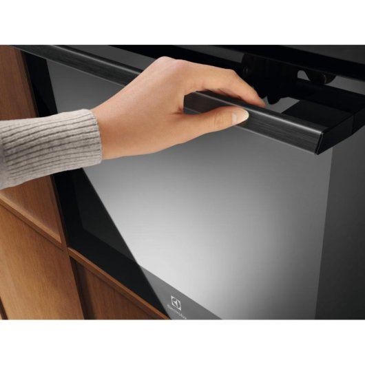 Horno Multifunción Electrolux LOD8P39Z 72L 60cm Pirolítico A+ con Vapor y Sonda Negro