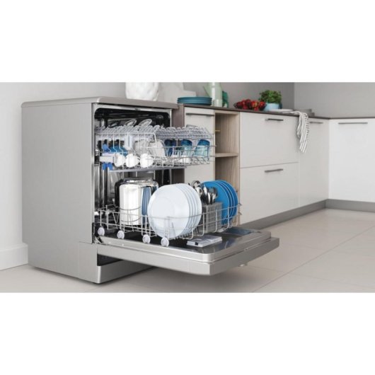 Lavastoviglie Indesit D2F HK26 S 14 Coperti E con 6 Programmi e Pannello Silver