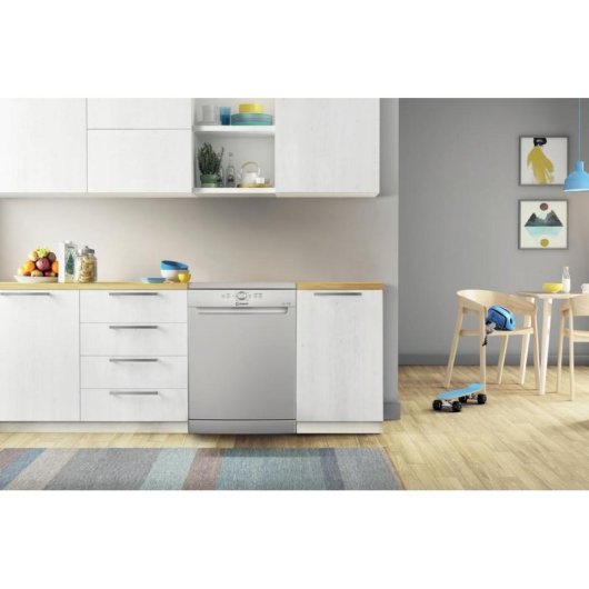 Lavastoviglie Indesit D2F HK26 S 14 Coperti E con 6 Programmi e Pannello Silver