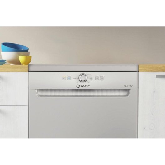 Lavastoviglie Indesit D2F HK26 S 14 Coperti E con 6 Programmi e Pannello Silver