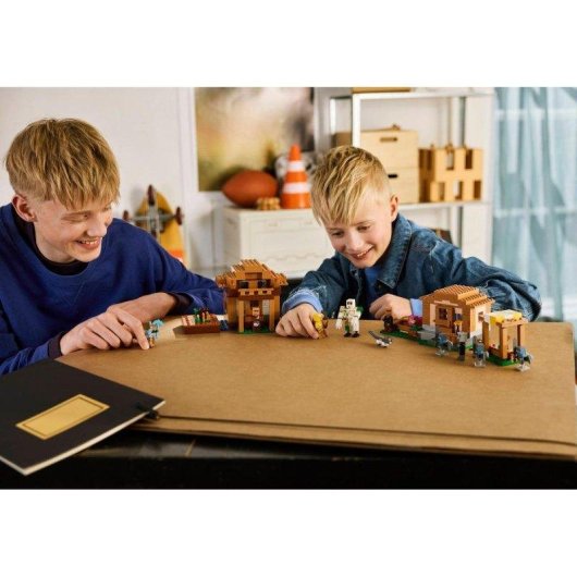 LEGO Minecraft Ataque del Evocador a la Aldea 21596 607 piezas