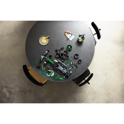 LEGO Technic Aston Martin Aramco AMR25 F1 Car 42240 1547 pièces
