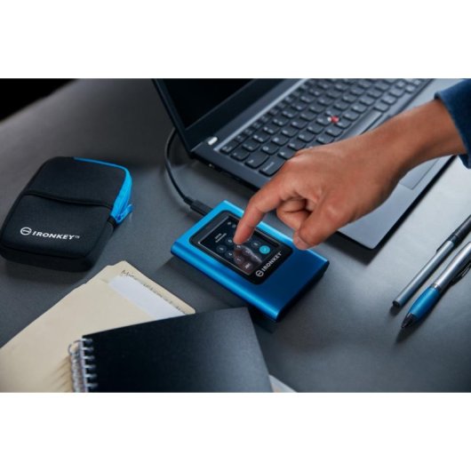 Disco Duro Kingston IronKey Vault Privacy 80 3,84TB SSD 250MB/s Azul táctil