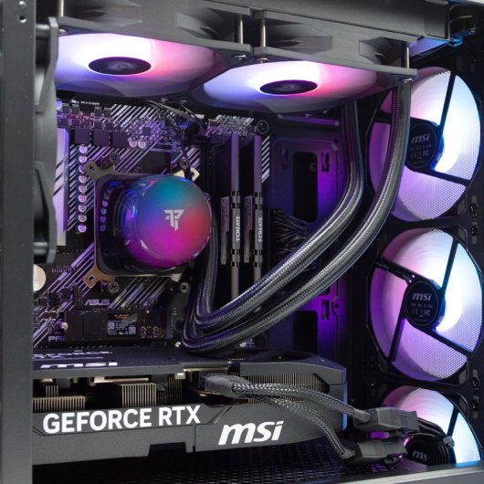 PC fisso PcCom Imperial AMD Ryzen 7 5800XT 32GB 2TB SSD RTX 5070