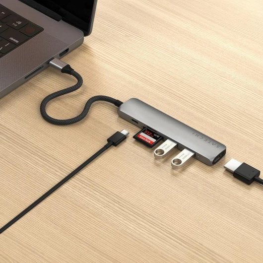 Hub Satechi 6 porte 10 Gbps modello ST-P6SM con HDMI e lettore SD
