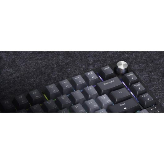Teclado Corsair K65 Plus Wireless compacto 75% com switches MLX Fusion e RGB