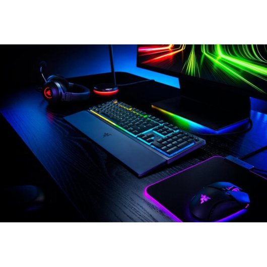 Teclado Razer Ornata V3 membrana híbrido RGB QWERTZ alemão completo