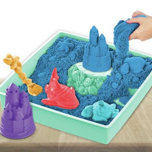 Set Kinetic Sand Sandspielkasten mit 454 g blauem Sand und 4 Zubehörteilen