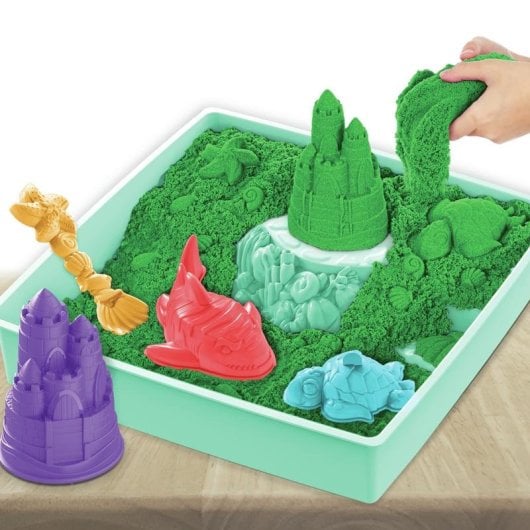 Set Sandbox Kinetic Sand con Arenero y 4 Accesorios 454 g Verde