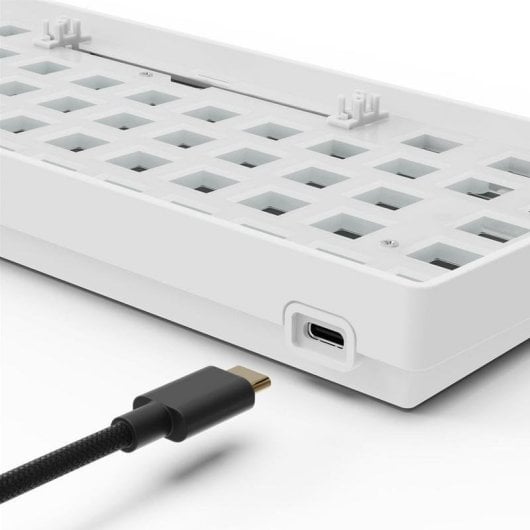 Teclado Sharkoon SKILLER SGK50 S4 mecánico gaming hot-swap LED RGB alemán