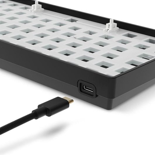 Teclado Sharkoon SGK50 S2 mecánico barebone compacto 96% QWERTZ RGB German