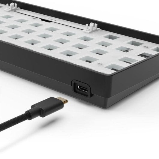 Teclado Sharkoon SKILLER SGK50 S4 mecánico barebone 60% LED RGB alemán