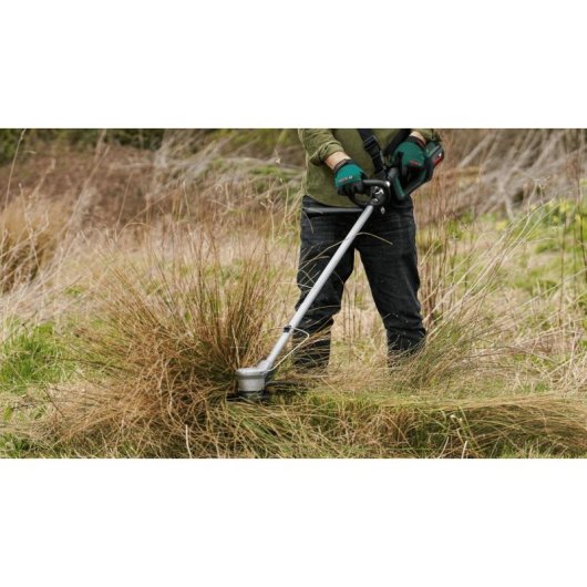 Cortabordes inalámbrico Bosch BrushCut 36 V, 33 cm, acero inoxidable